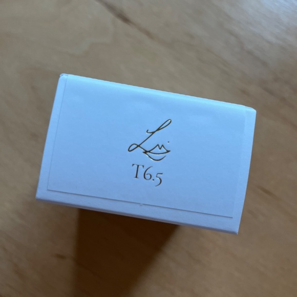 Lisa Eldridge Seamless Skin Enhancing Tint - shade 6.5, (tested). - Picture 8 of 9